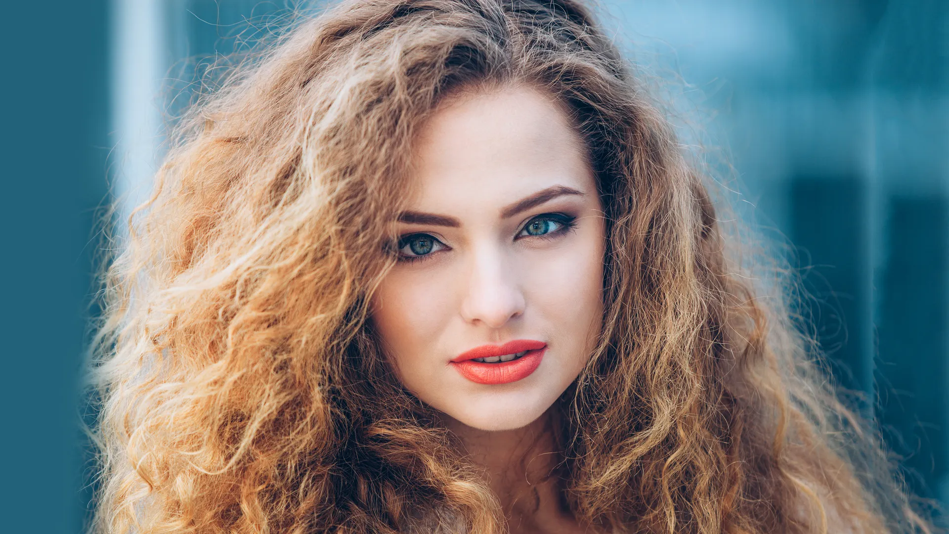 Tips for Managing Frizzy Hair